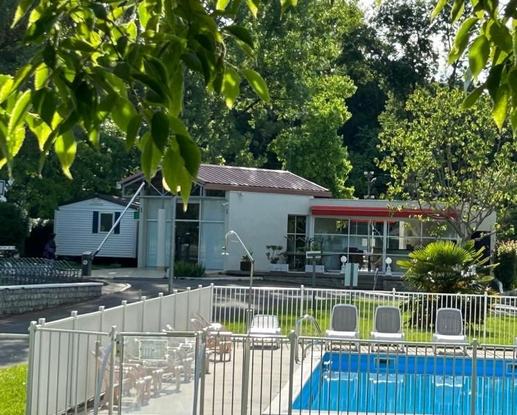 Camping Saintes Grandes Rives - piscine
