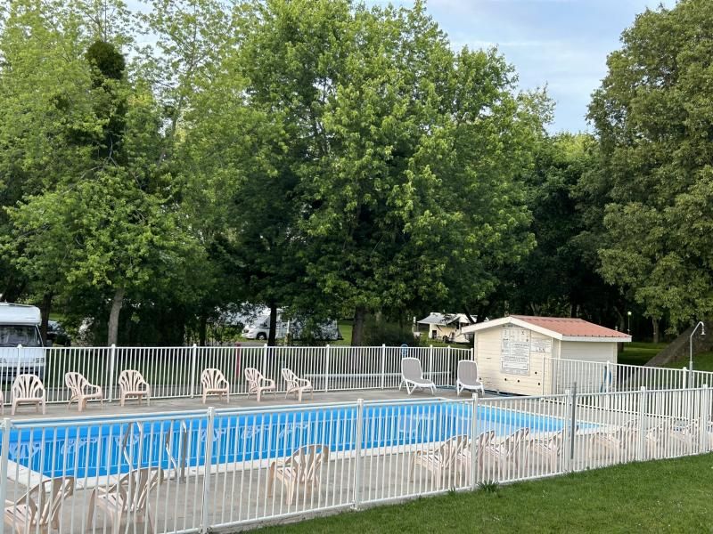Camping Saintes Grandes Rives - piscine
